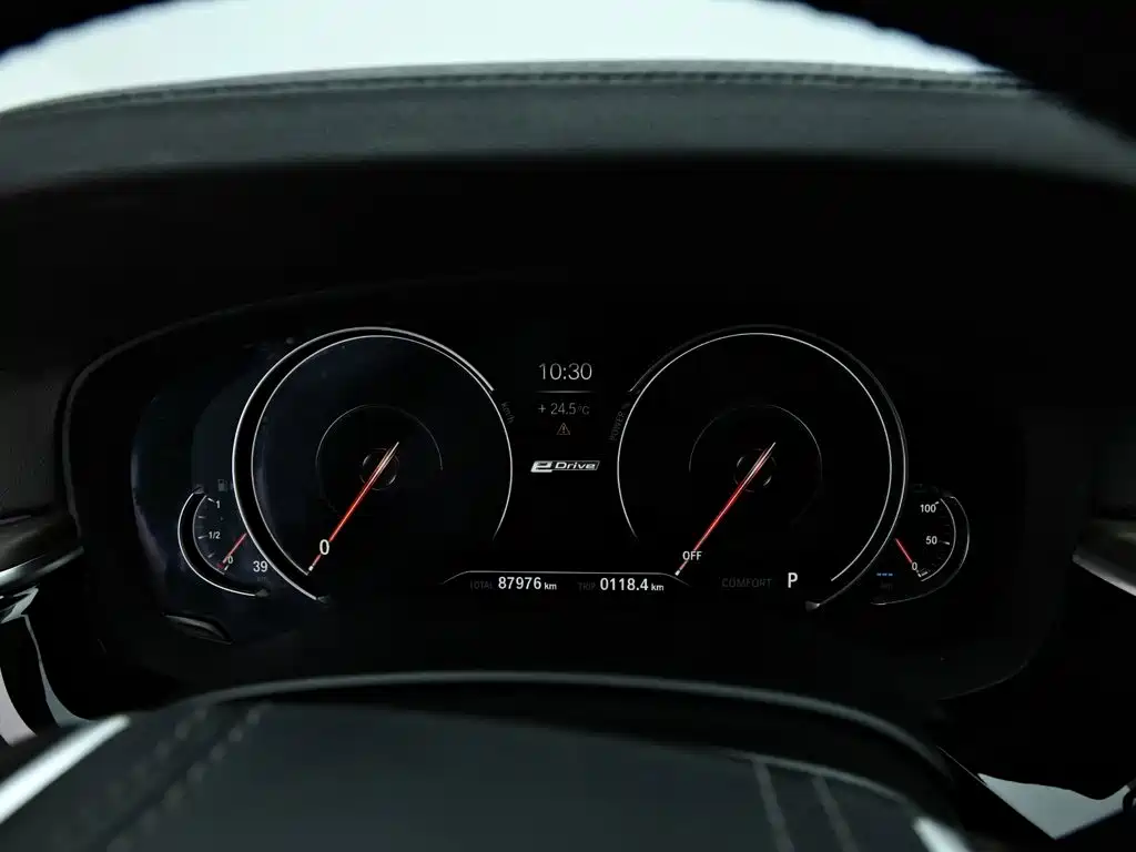 BMW 5 Series New Energy — миниатюра 9