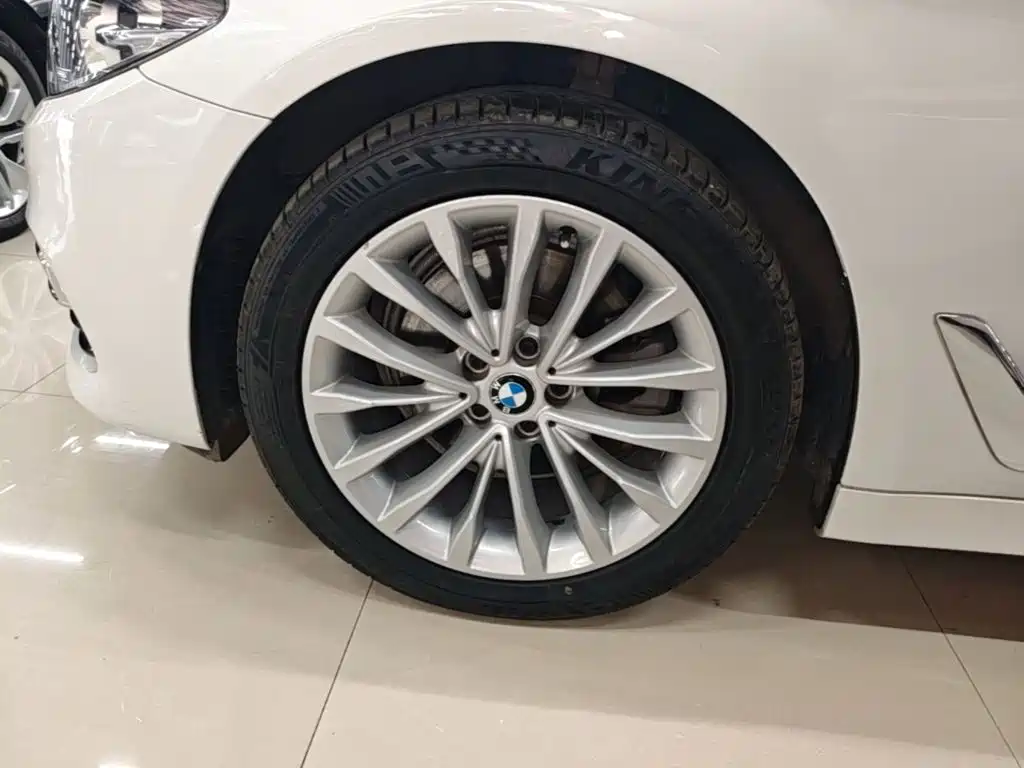 BMW 5 Series — миниатюра 23