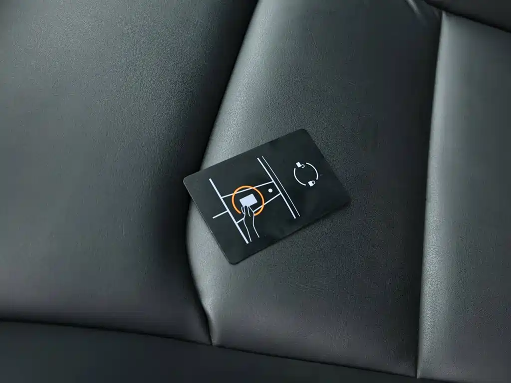 Tesla Model 3 — миниатюра 8