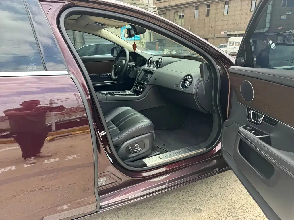 Jaguar XJ — миниатюра 7