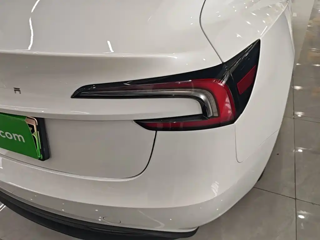 Tesla Model 3 — миниатюра 8