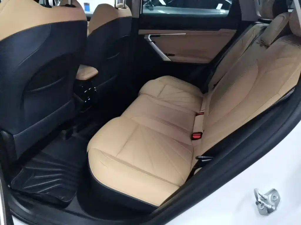 Geely Boyue L — миниатюра 17