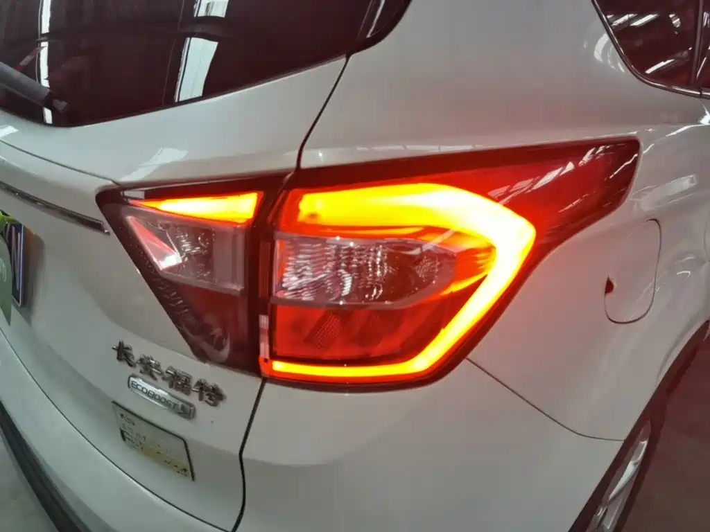 Ford Kuga — миниатюра 8