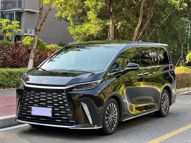 LEXUS  LM 2024