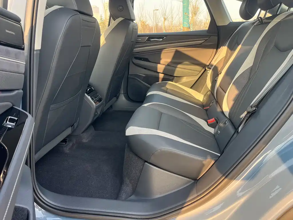 VOLKSWAGEN ID.7 VIZZION