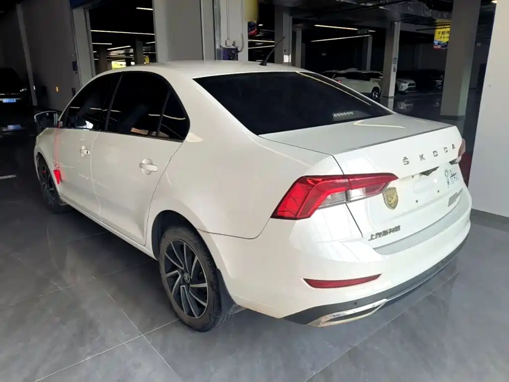 Skoda Rapid — миниатюра 5