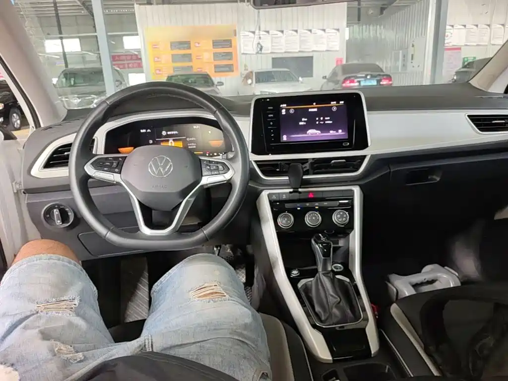 Volkswagen T-Roc — миниатюра 10