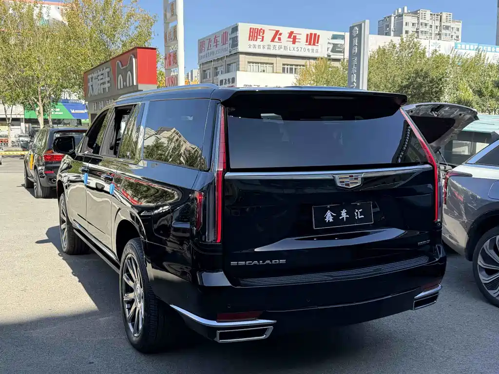 Cadillac Escalade — миниатюра 8