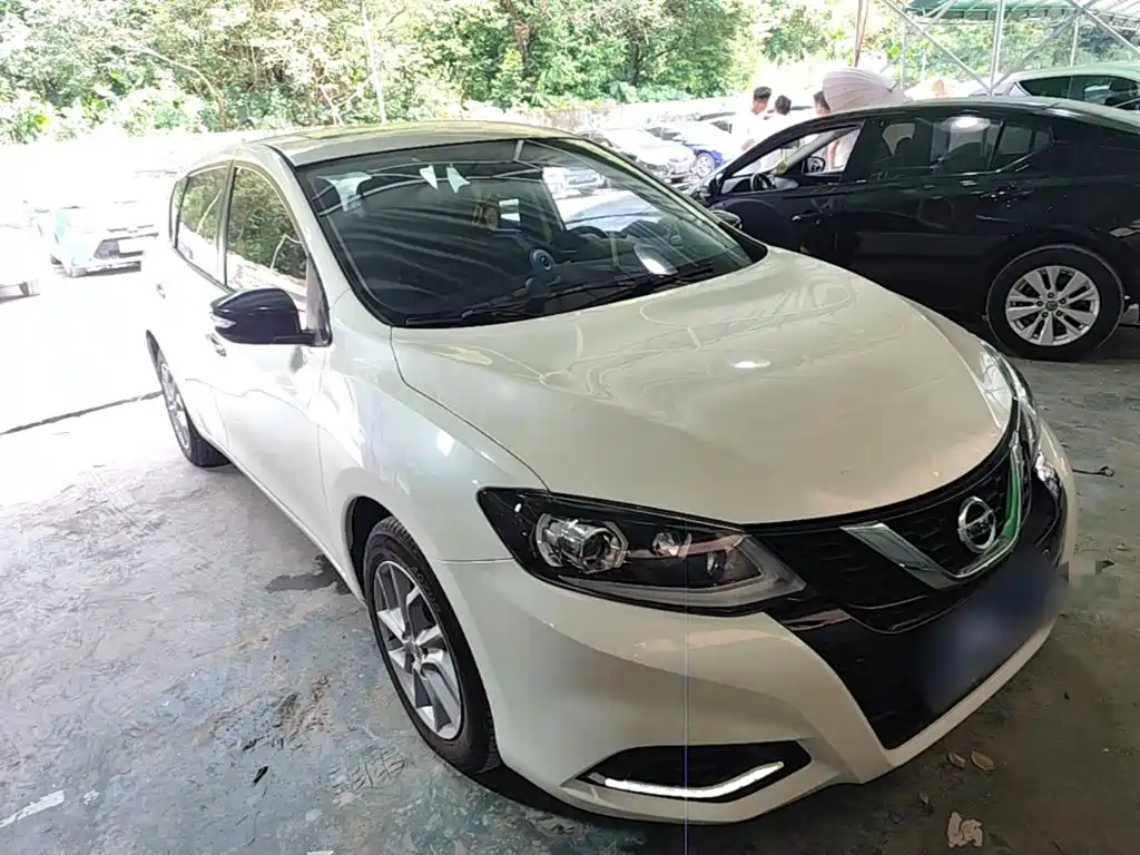Nissan Tiida — миниатюра 4