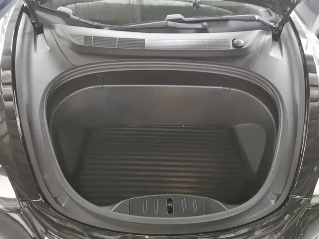 Tesla Model 3 — миниатюра 20