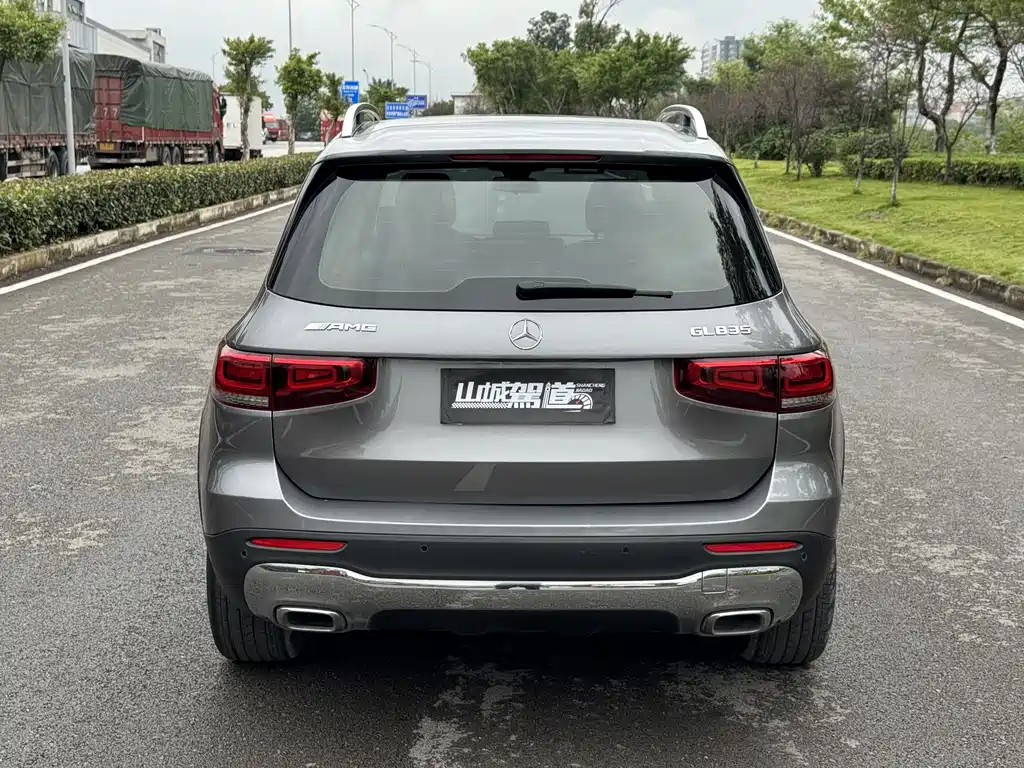 MERCEDES-BENZ GLB