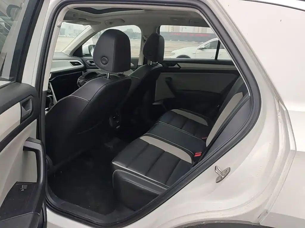 Volkswagen T-Roc — миниатюра 17