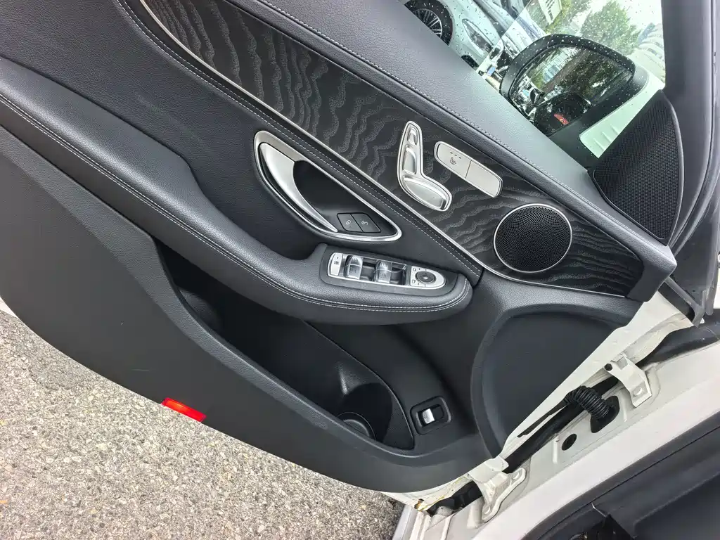 Mercedes-Benz C-Class — миниатюра 4