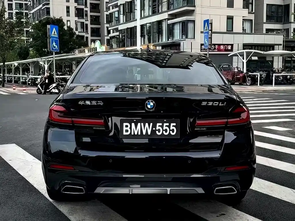BMW 5 Series — миниатюра 14
