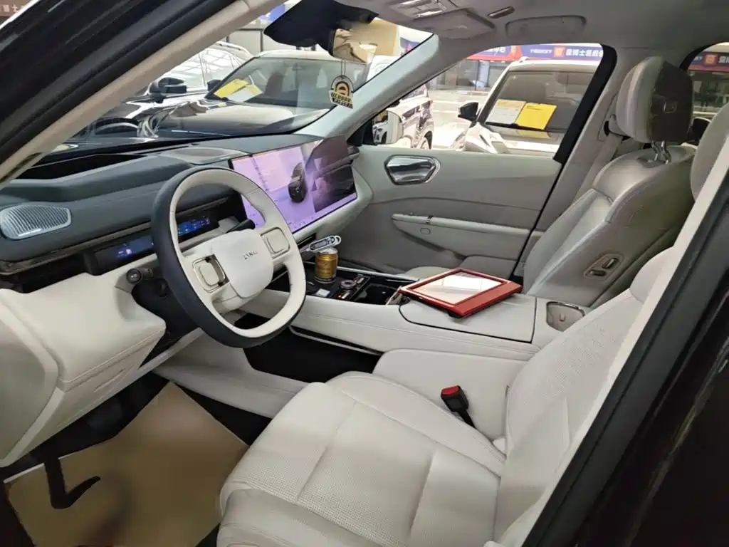 Lynk & Co 900 — миниатюра 15