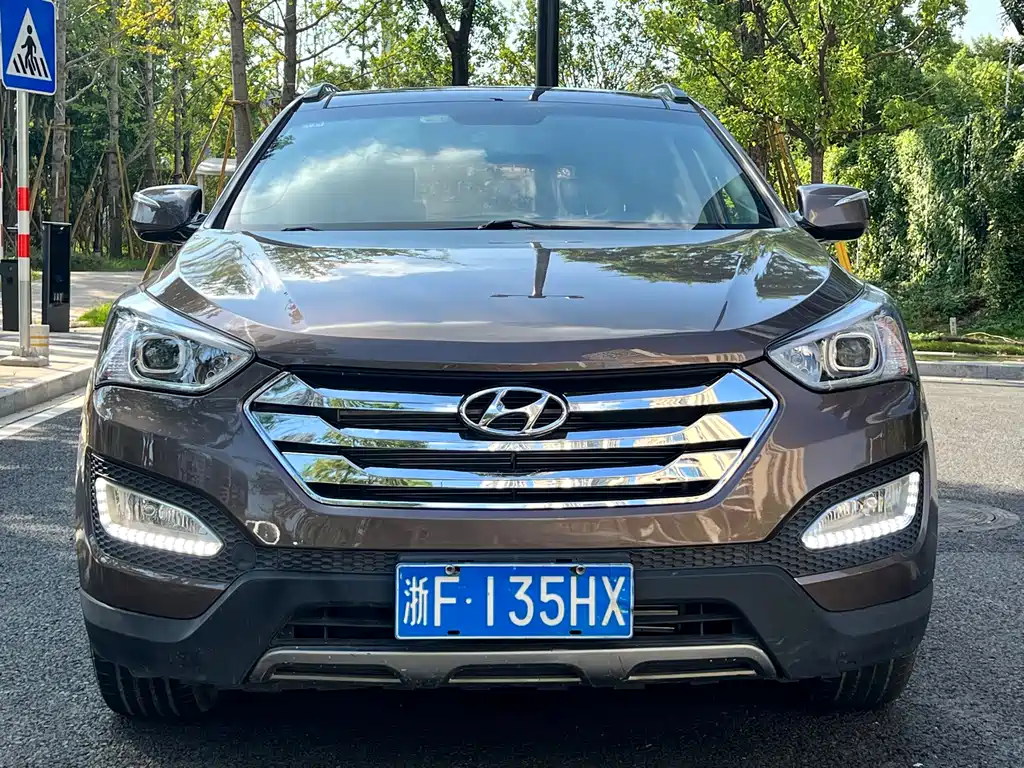 Hyundai Santa Fe 2015 2.4L AT 5 мест