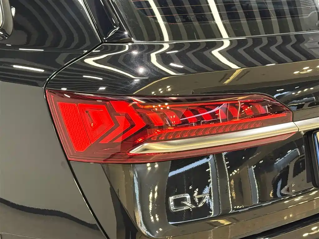 Audi Q7 2023 45 TFSI quattro S line Sport