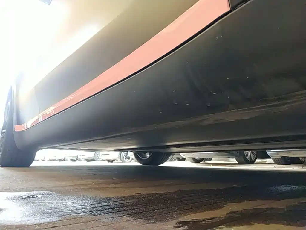 Tesla Model Y — миниатюра 21