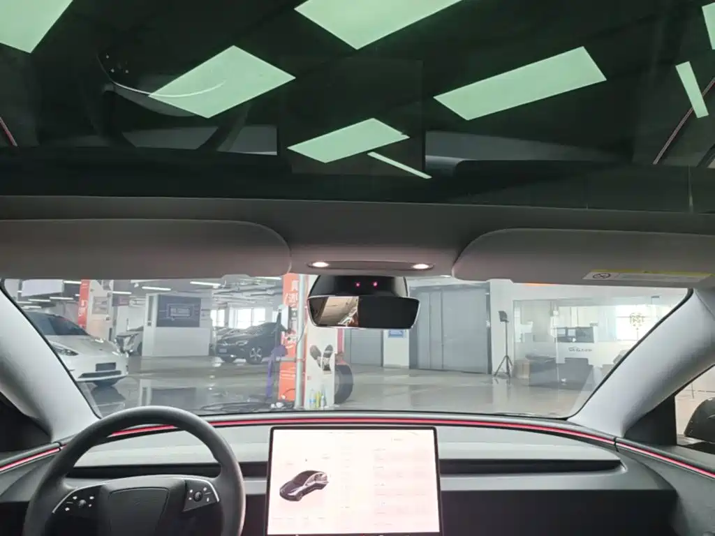 Tesla Model 3 — миниатюра 18