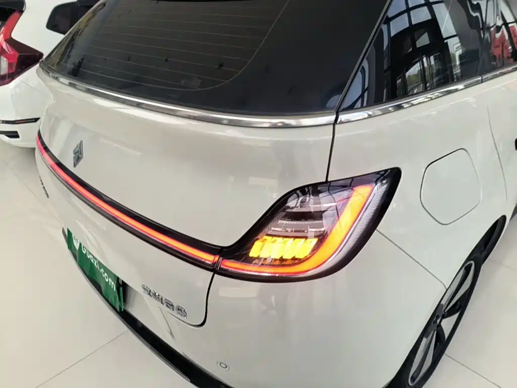 Baojun Yunduo — миниатюра 8