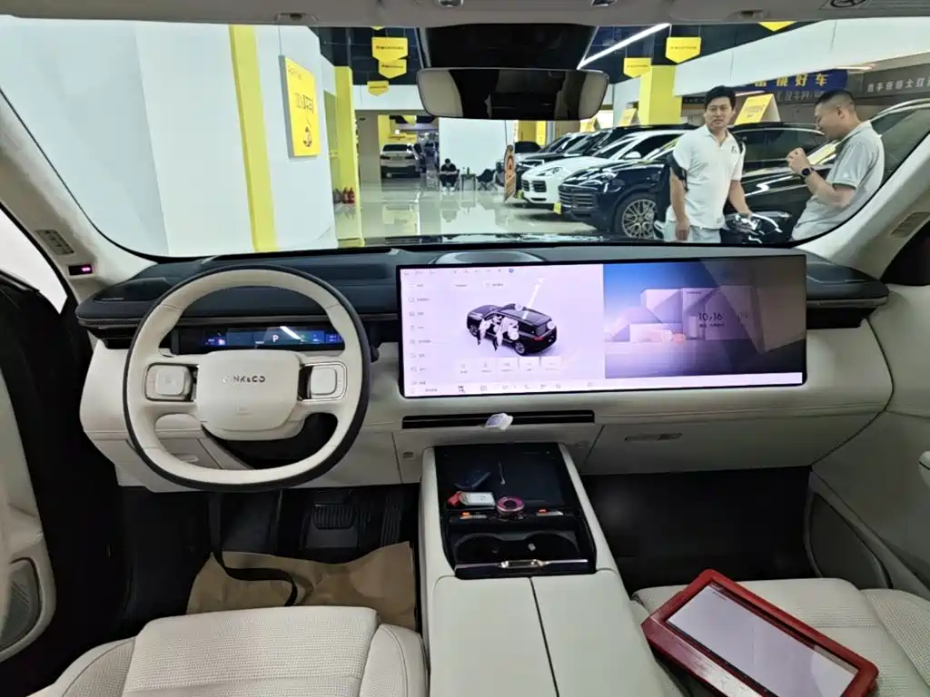 Lynk & Co 900 — миниатюра 13