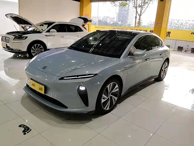 NIO ET5