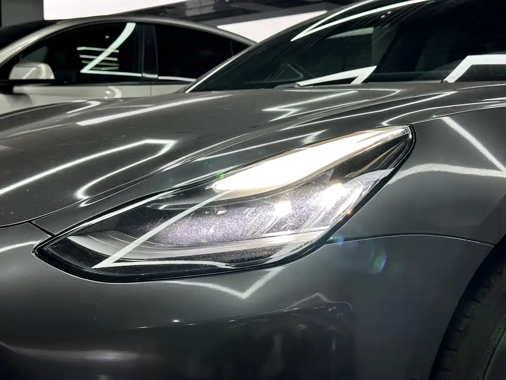 Tesla Model 3 — миниатюра 16
