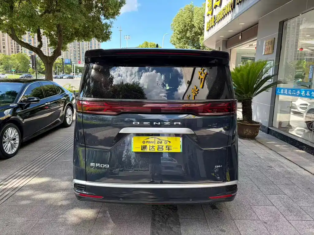 Denza D9 2022 DM-i 1040 Luxury