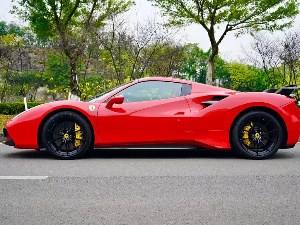 FERRARI 488