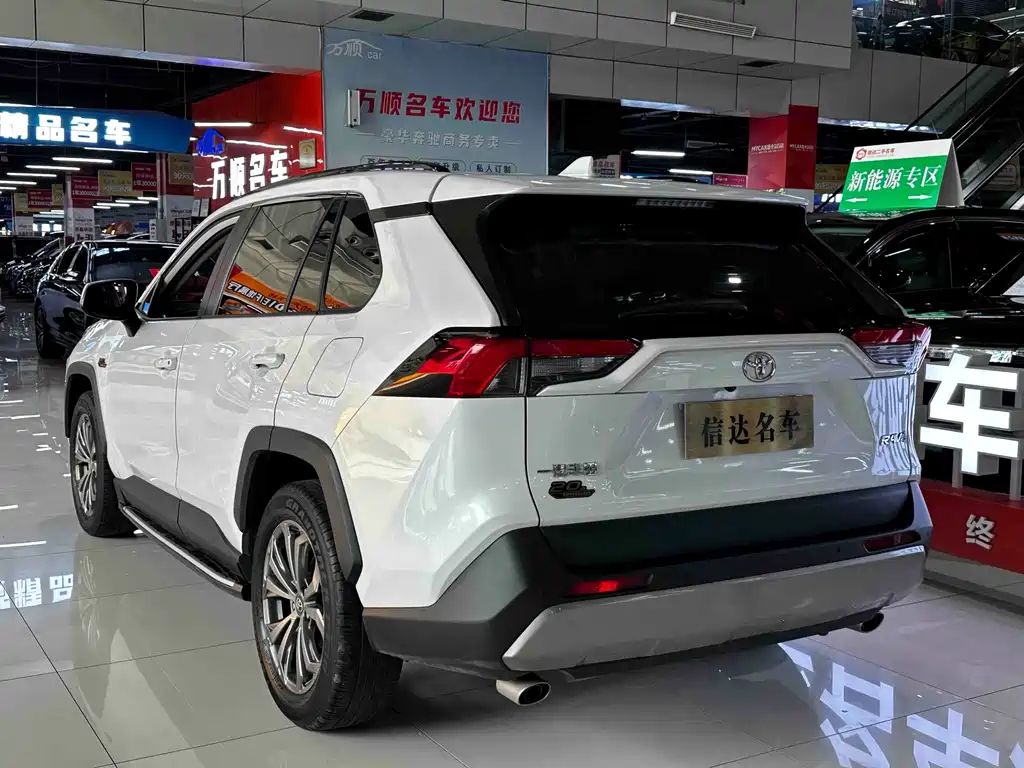 Toyota RAV4 — миниатюра 5