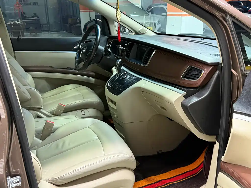 Buick GL8 — миниатюра 12