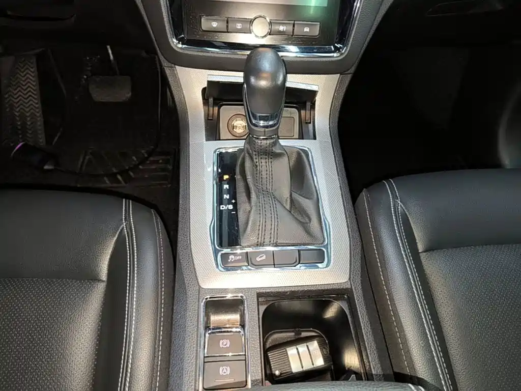 Roewe RX5 — миниатюра 14