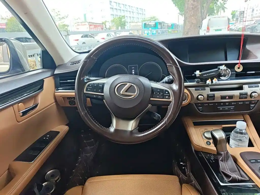 Lexus ES — миниатюра 3