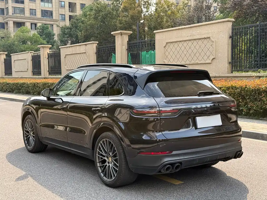 Porsche Cayenne — миниатюра 6