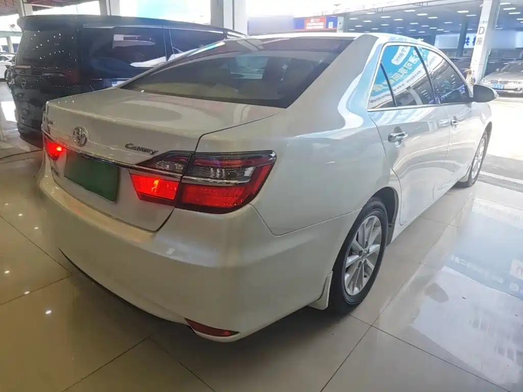 Toyota Camry — миниатюра 7