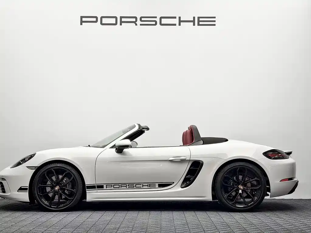 Porsche 718 2025 Boxster 2.0T