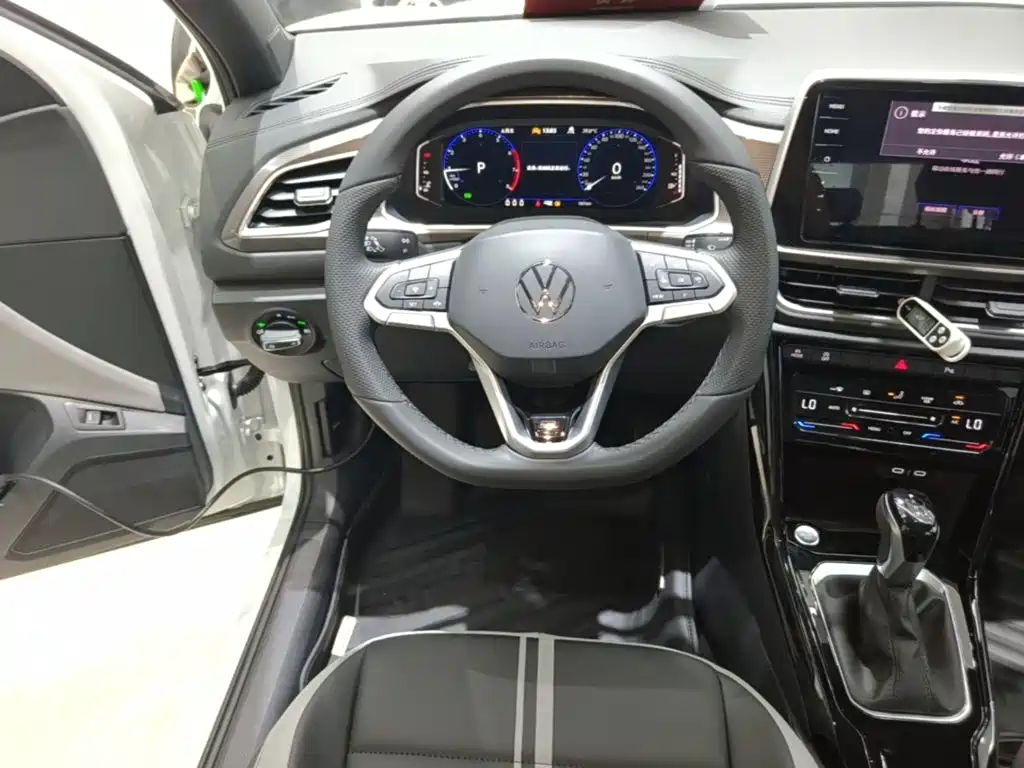 Volkswagen T-Roc — миниатюра 11