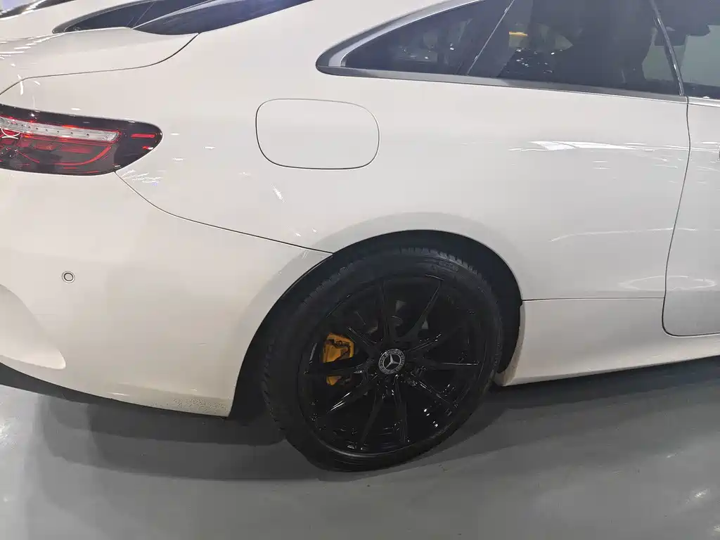 Mercedes-Benz E-Class (Import) — миниатюра 12