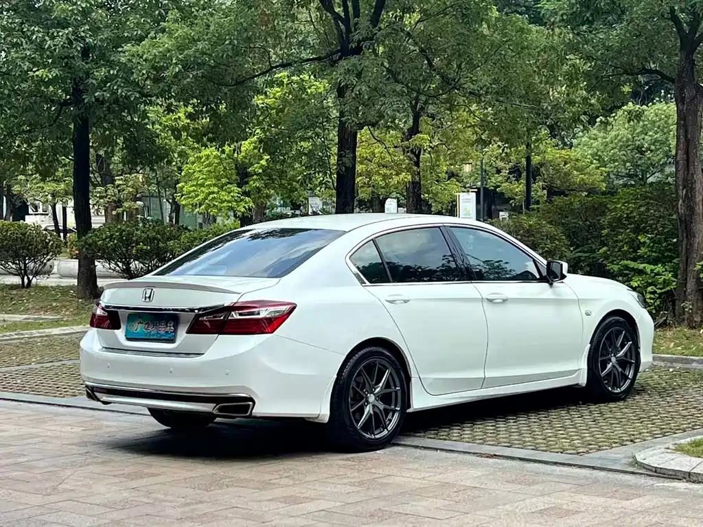 Honda Accord — миниатюра 2