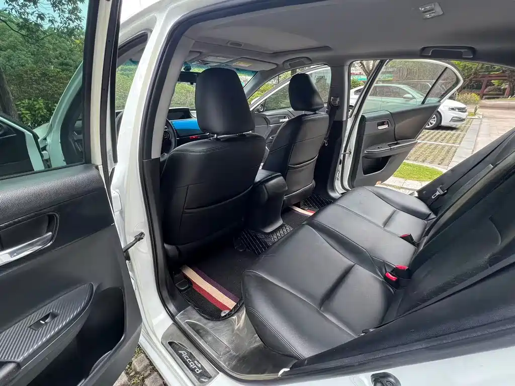 Honda Accord — миниатюра 12