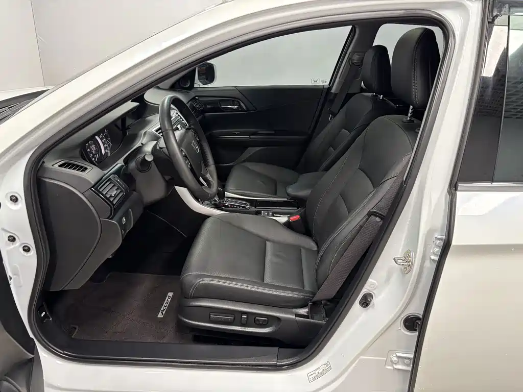 Honda Accord — миниатюра 12