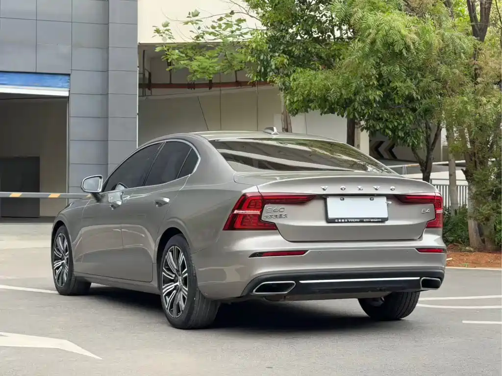 Volvo S60 2022 B4 Luxury