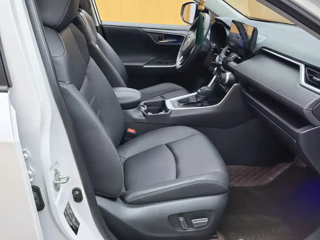 Toyota RAV4 — миниатюра 7
