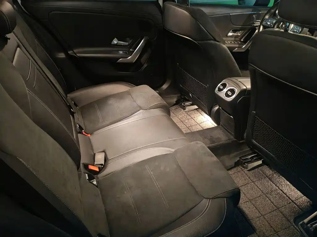 Mercedes-Benz A-Class — миниатюра 8
