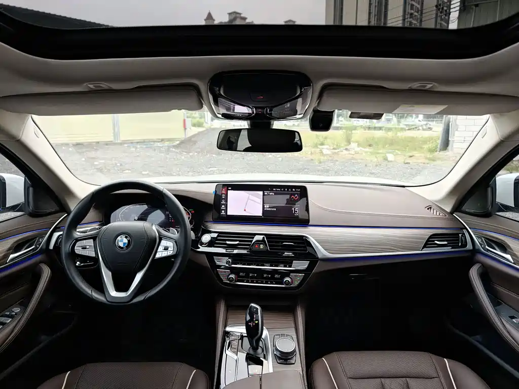 BMW 5 Series — миниатюра 7