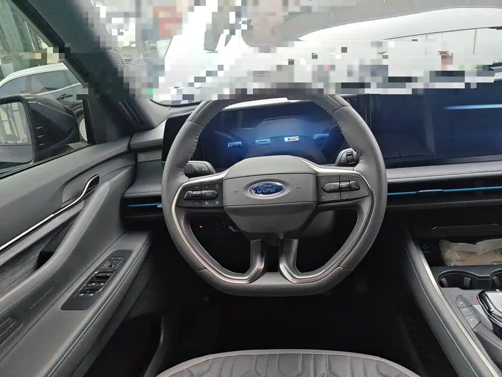 Ford Edge 2023 L 2.0T EcoBoost мест Luxury
