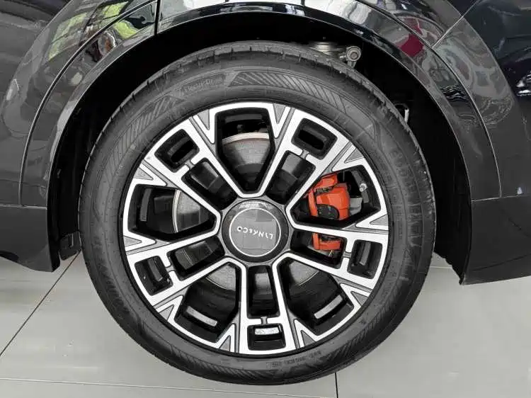 Lynk & Co 900 — миниатюра 6