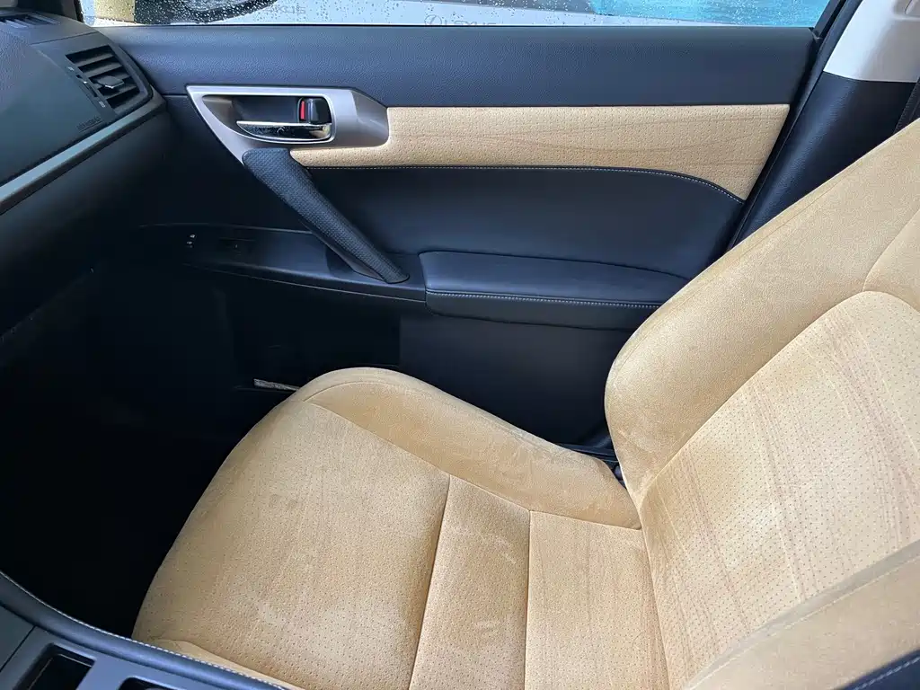 Lexus CT — миниатюра 13