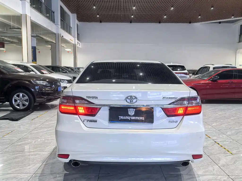 Toyota Camry — миниатюра 5