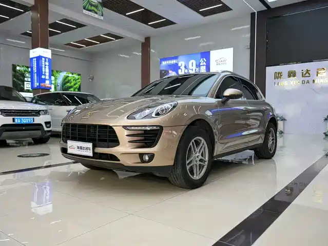PORSCHE MACAN